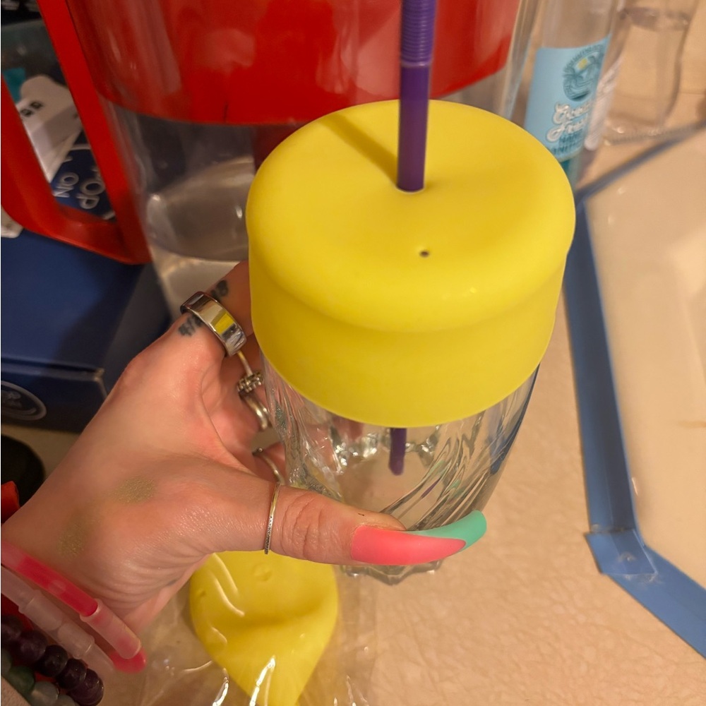 Universal leak proof top